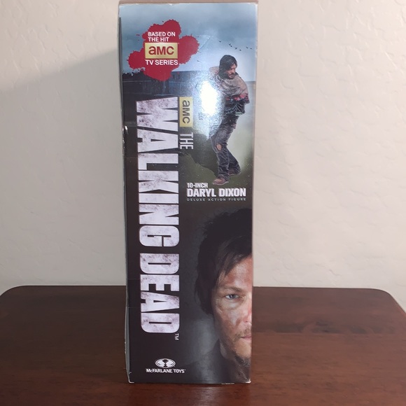 THE WALKING DEAD NEW IN SEALED BOX DARYL DIXON 10” DELUXE ACTION FIGURE - Picture 4 of 6